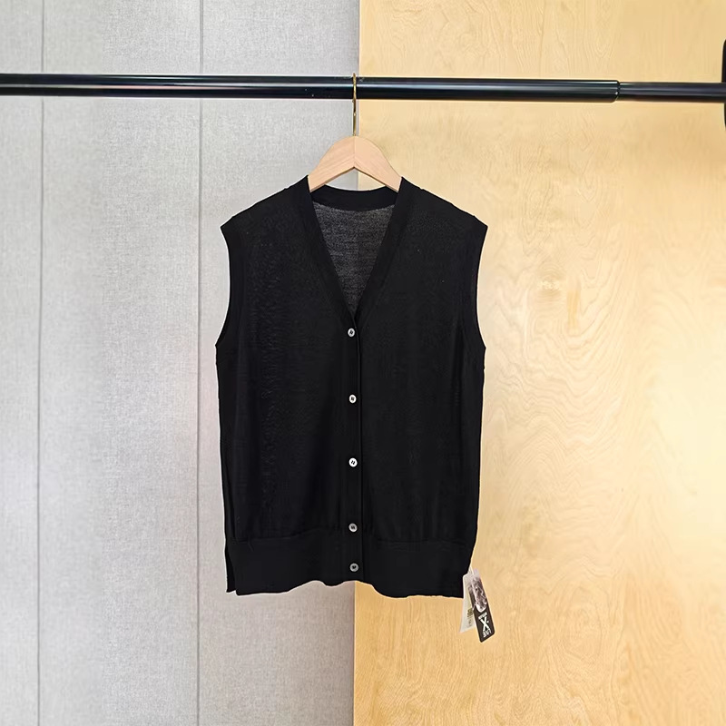 2026 Spring New Style Sheep Wool Blended Sleeveless Knitted Cardigan Black Vest Casual Lazy Style Top for Women 2026 Spring New Style Sheep Wool Blended Sleeveless Knitted Cardigan Black Vest Casual Lazy Style Top for Women