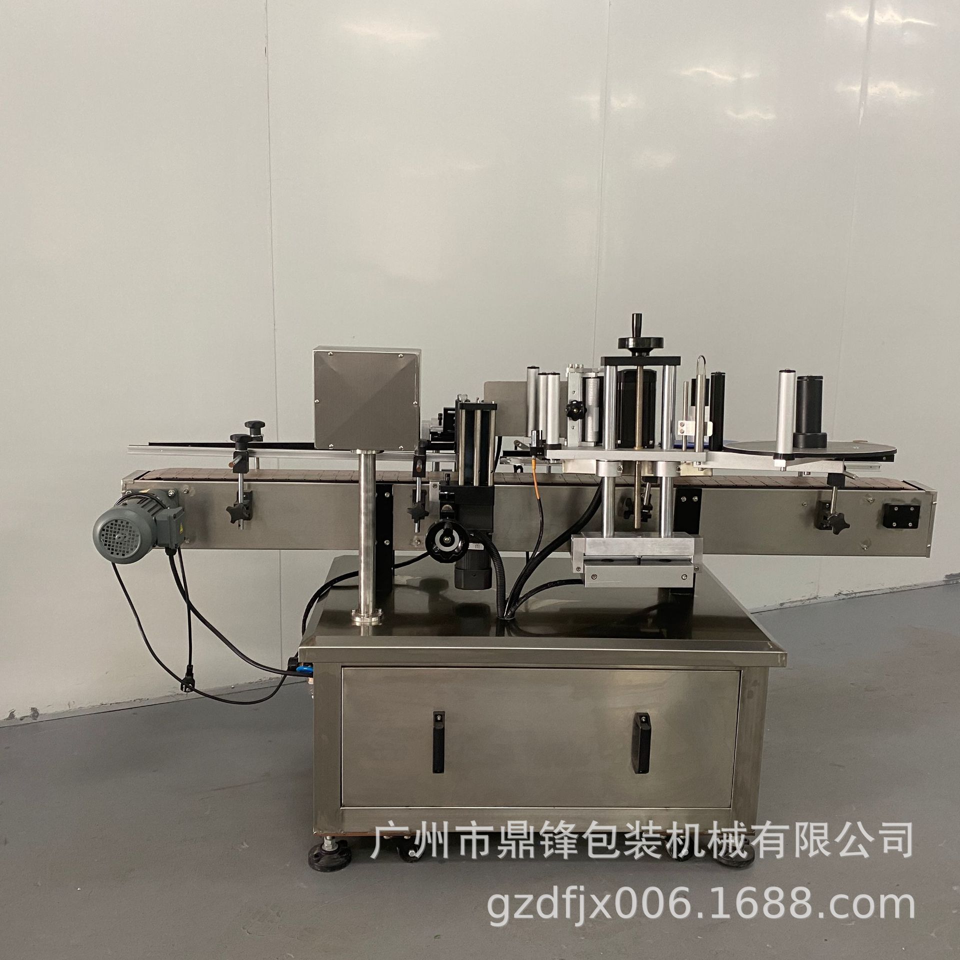 订制 圆瓶全自动贴标机 矿泉水弧度非标圆瓶贴标机 不干胶贴标机