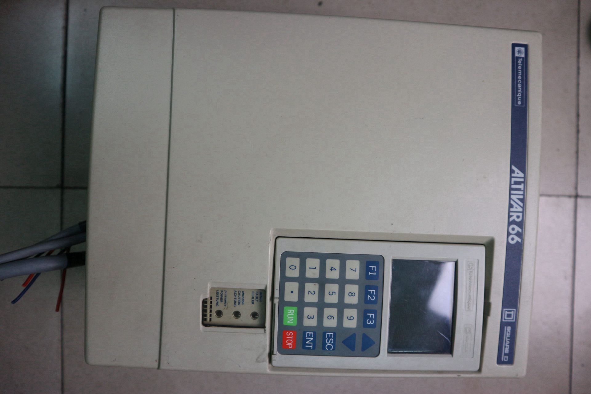 A074*拆机无面板  Schneider  施耐德  变频器   ATV66U90N4