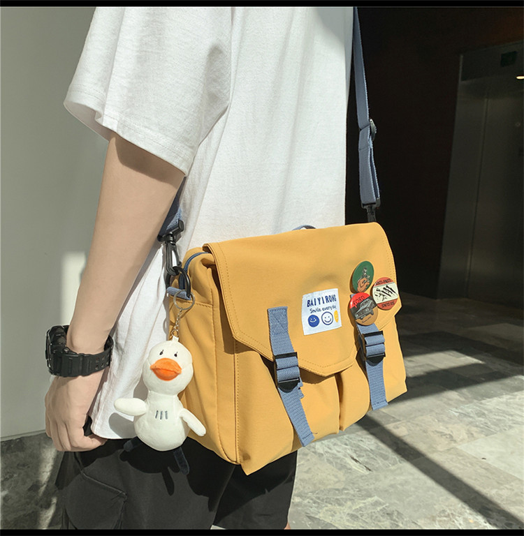 Korean Ins Style Large Capacity Student Retro Trendy Messenger Bag Japanese Style Harajuku Girl Lovely Girl One Shoulder Crossbody Bag display picture 5