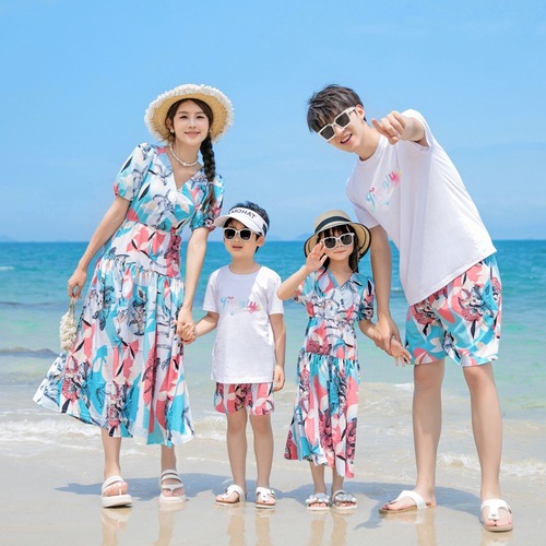 Internet celebrity parent-child summer clothes for a family of three and four, bohemian mother-daughter dresses, travel vacation beach suits