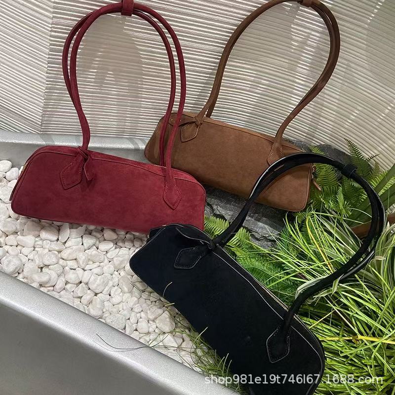 AIAIA腊肠包25休闲新款复古磨砂牛皮麂皮法式小众通勤包腋下法棍