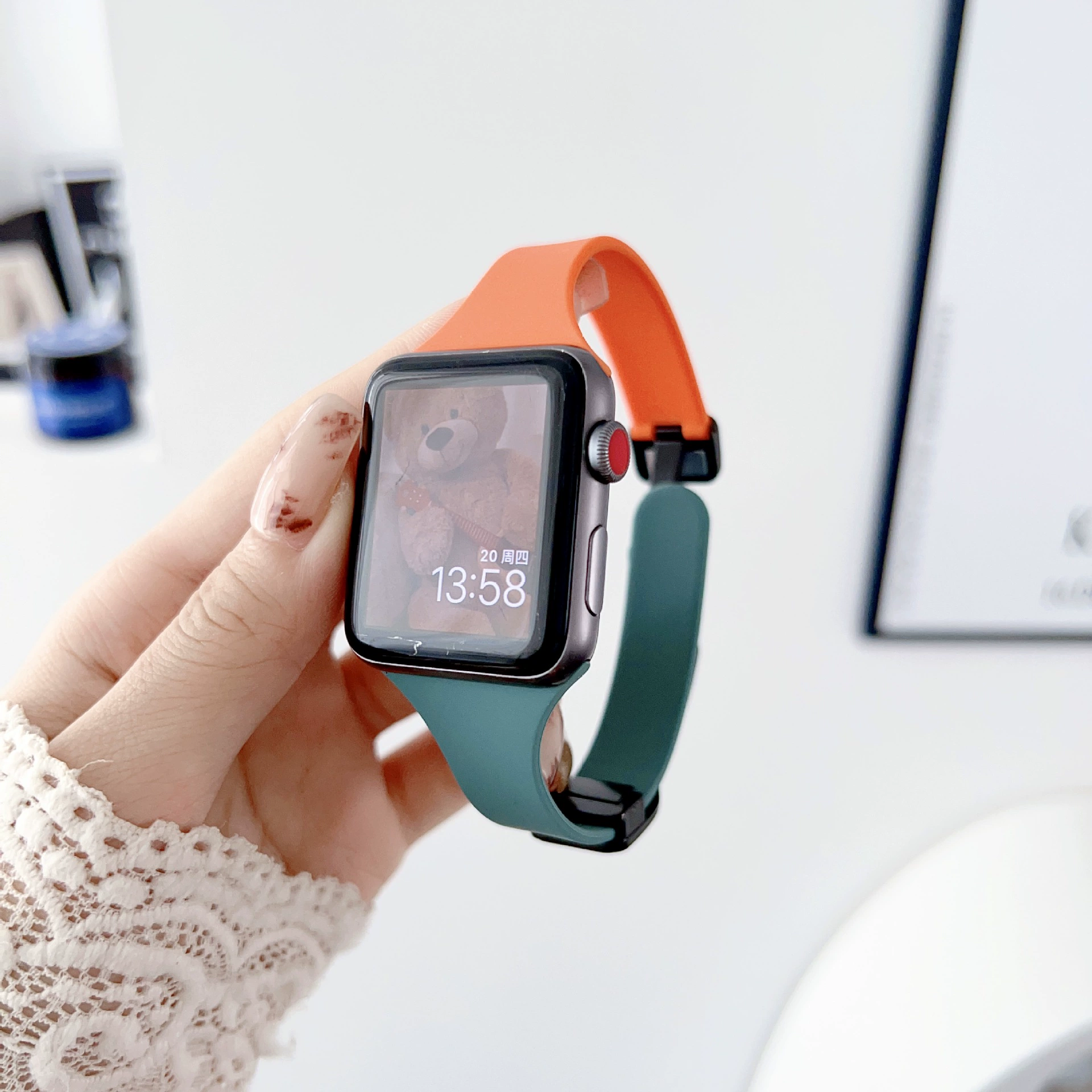Подходящие AppleWatch силиконовые складные магнитные браслеты Apple Apple Ribba S7/S8 маленькая талия цветной ремешок