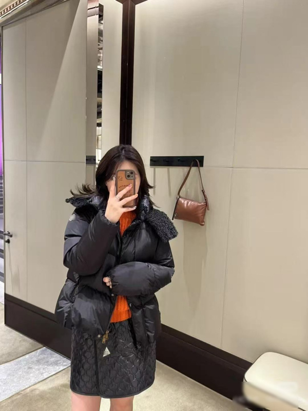 南油女装2025年秋冬Mon*新款90白鹅绒外套羊羔毛连帽蒙口羽绒服女|undefined