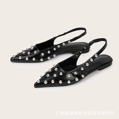 黑色尖头平底铆钉时尚百搭法式一字带女外穿后空凉鞋女