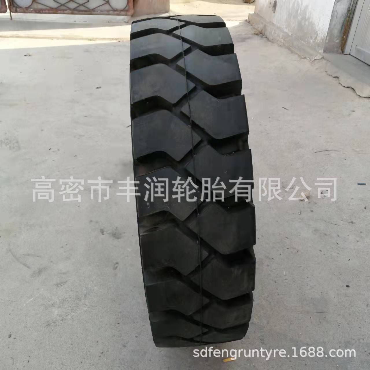 现货供应 8.25R15 8.25-15 大花纹工程机械轮胎 叉车轮胎 可出口