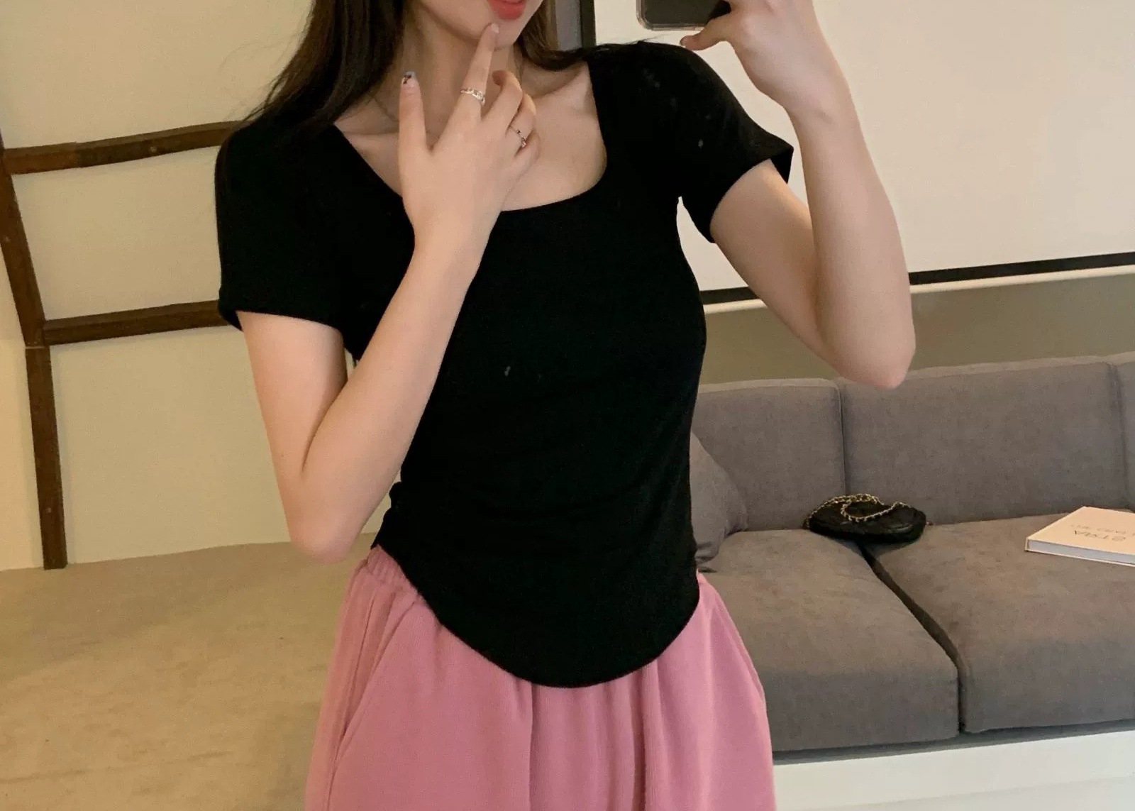 Pure desire niche white short sleeved t-shirt for women in summer 2024, new style with front shoulders to cover the_voghion.com