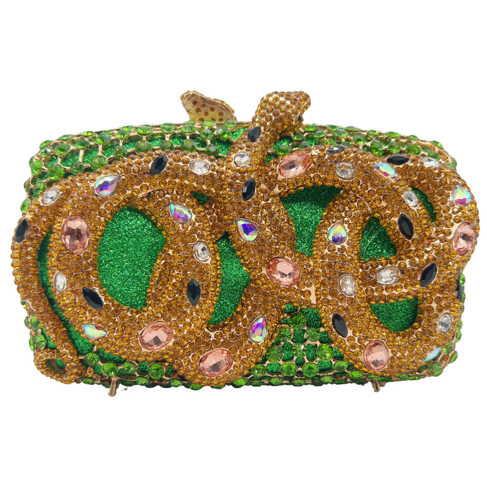 Serpiente dorada de fondo verde