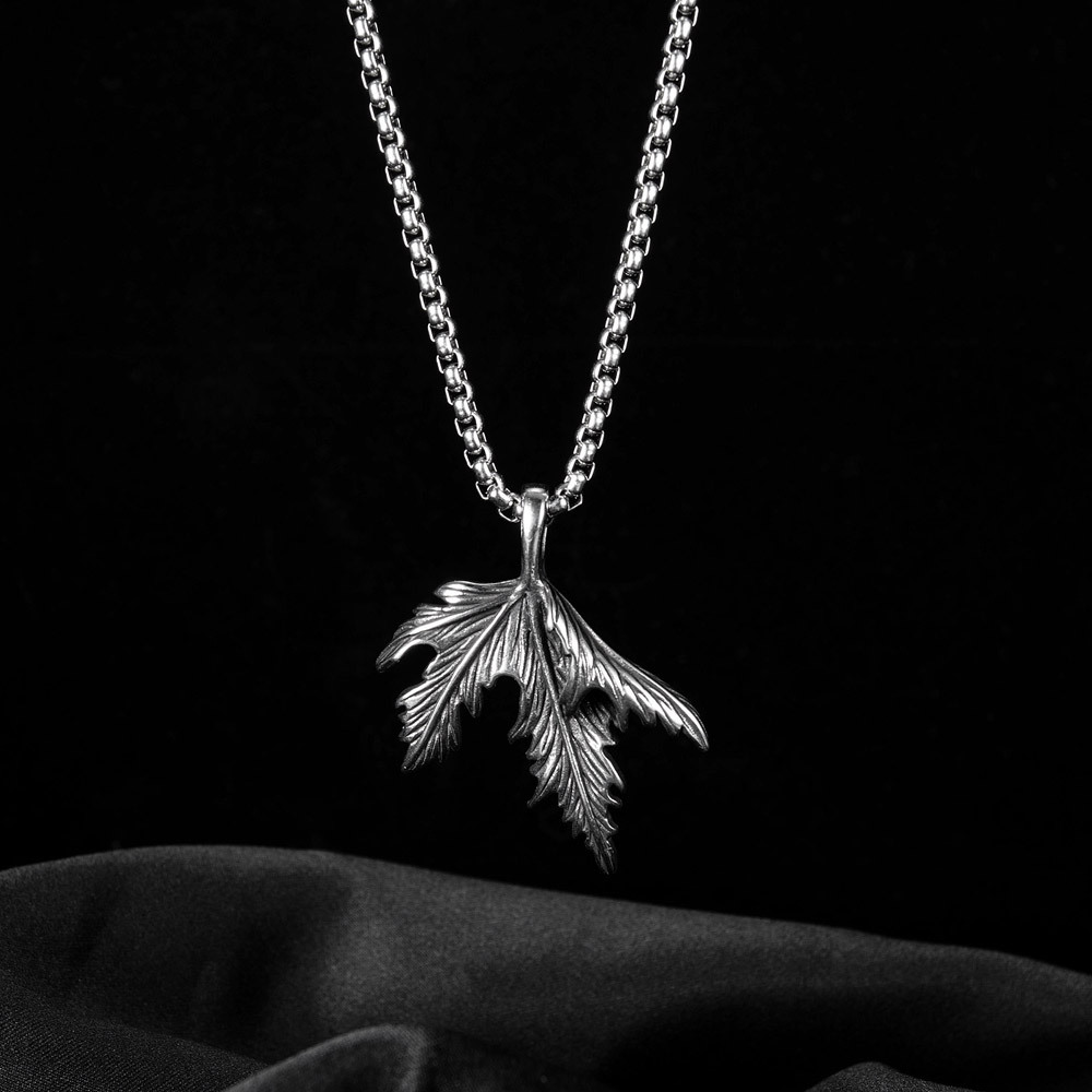 Collier En Acier Titane À La Mode Maple Leaf display picture 4