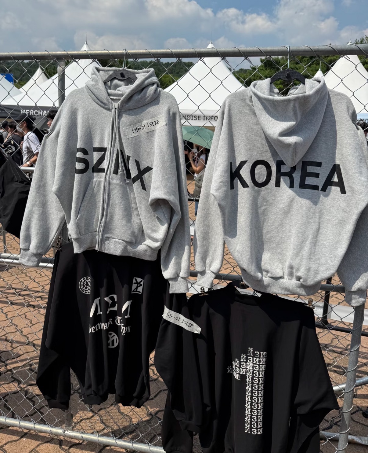 Kanye Shanghai Concert Peripheral Loose Shoulder No. 1 Printed Integrated Cut Crew Neck Sweater_viptrois.com