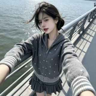 韩系温柔风撞色波点针织开衫女装秋季慵懒感减龄连帽毛衣外套上衣