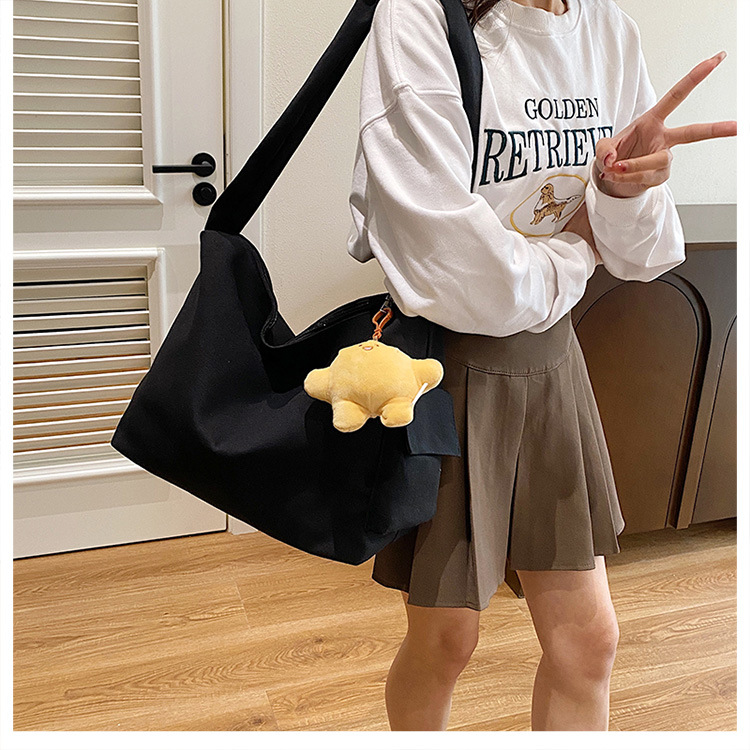 The 2024 new Korean-style simple and laid-back casual canvas crossbody bag and the large-capacity versatile tote bag are selling well undefined