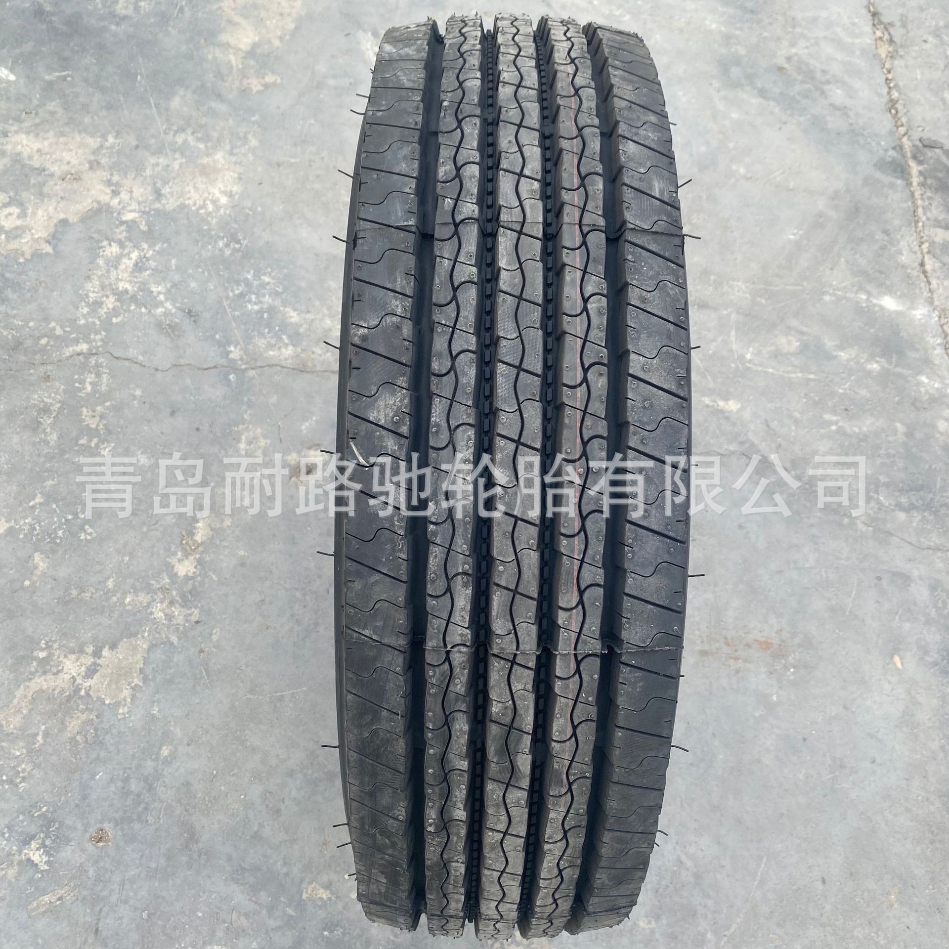 三角品牌 平板车轮胎235/75R17.5卡车钢丝真空轮胎