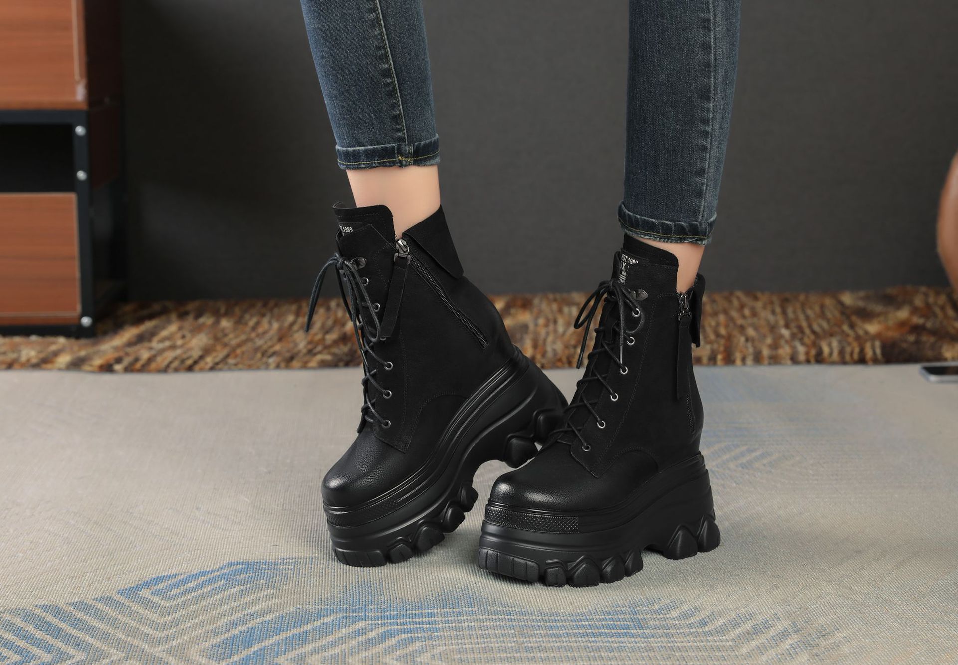 Boot nữ cổ thấp dây buộc phong cách Anh quốc cổ điển, gót cao 12 cm — Đen nhung chi tiết 12