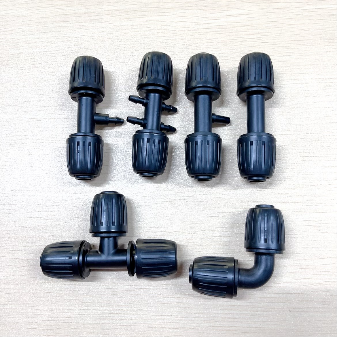 Cap Negro 16 PE tubo de bloqueo de tres vías anti-caída jardinería micro-royección de goteo pe tubo de bloqueo conector de tubería de riego