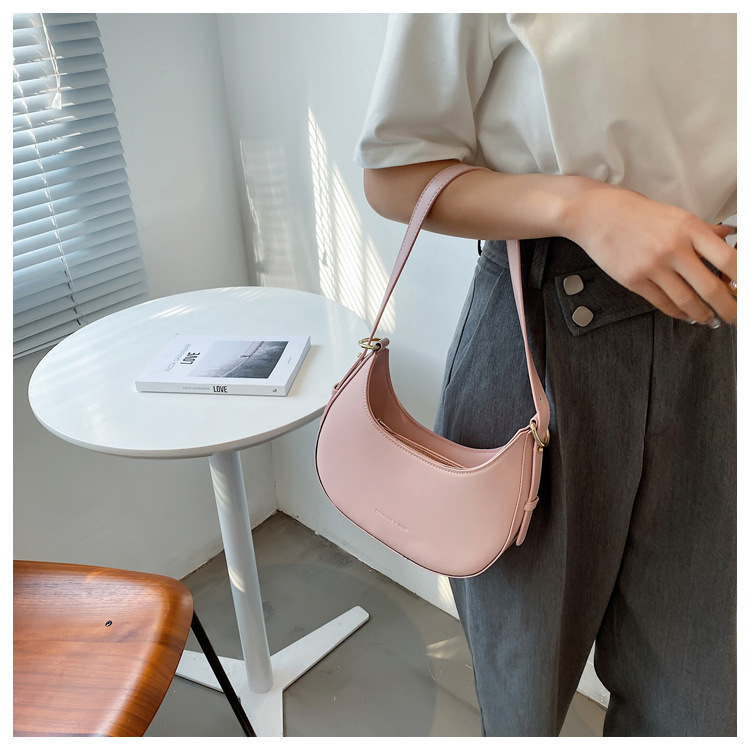 Simple Shoulder Bag Semicircle Bag Underarm Bag display picture 9