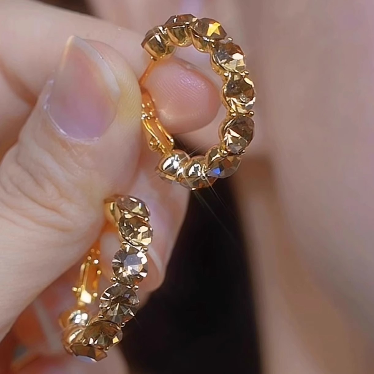Vintage All-match brown Zircon Hoop Earrings Autumn and Winter New Niche Design Sense Light Luxury Elegant Flash Diamond Earrings for Women