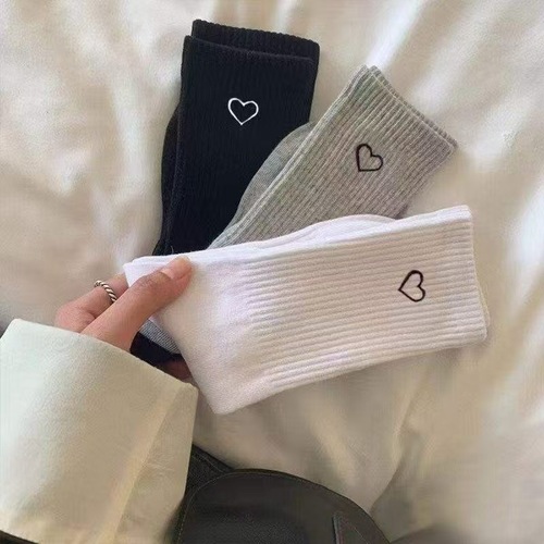 Love socks for men and women, mid-calf socks, trendy college style, autumn and winter mid-calf, INS Korean style, black and white thin model