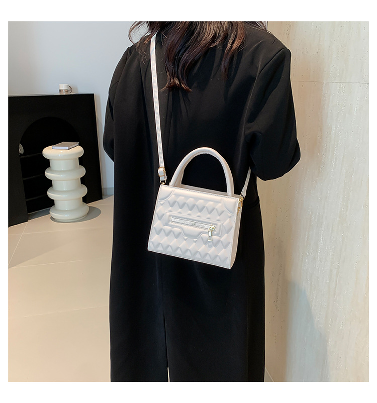 Simplified diamond grid embossed women's handbag 2024 new solid color Korean version stylish single shoulder crossbody_voghion.com