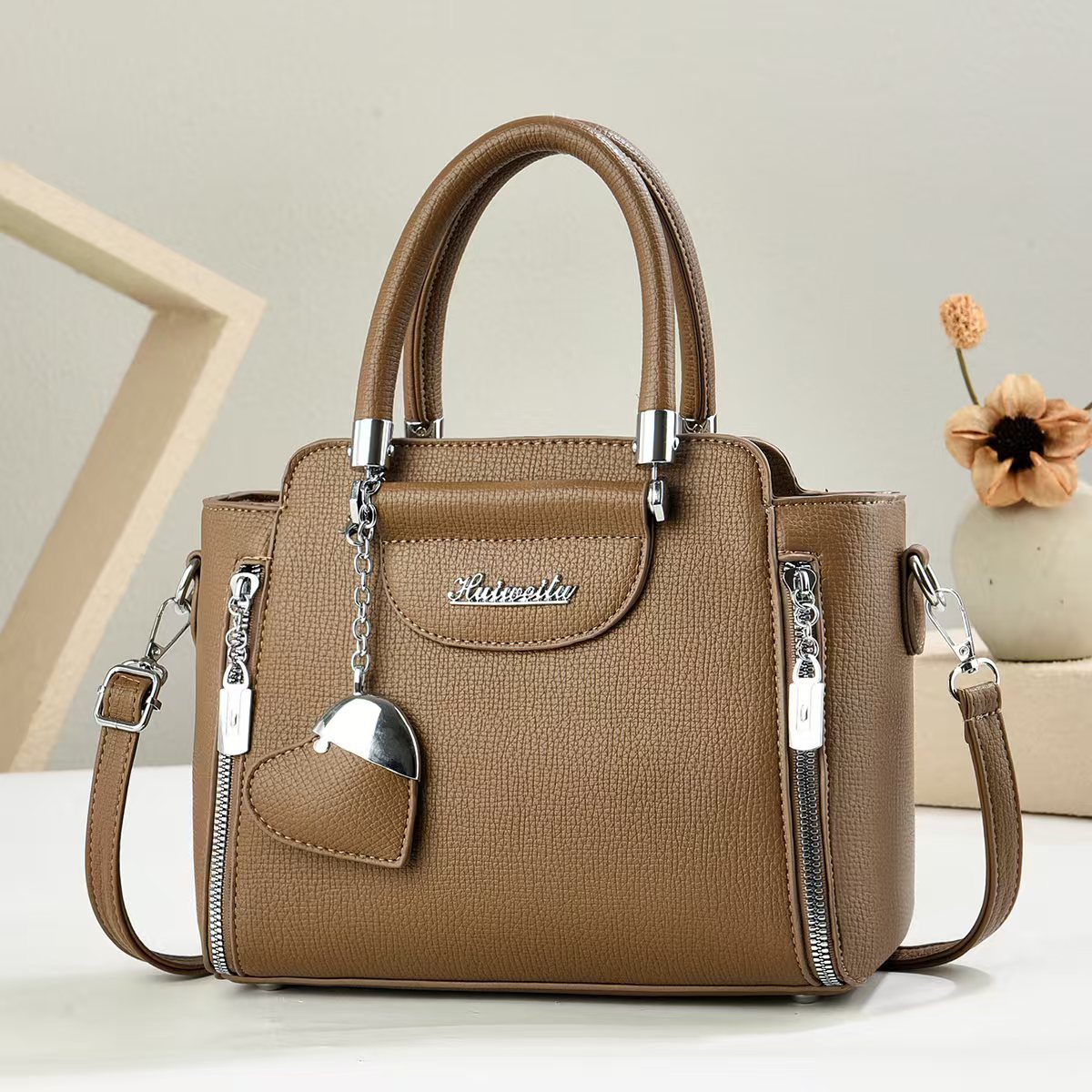 Bolsos de mujer 2025 nuevos bolsos de moda estereotipados de mujer Dulces señoras bolsos de mensajero bolsos de hombro al por mayor