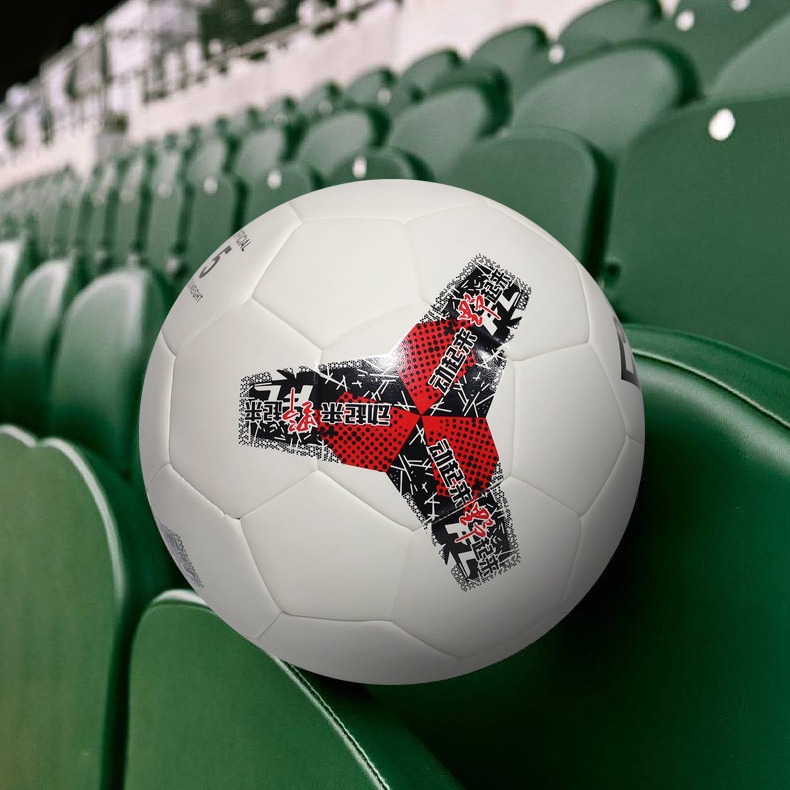 Venta al por mayor del fabricante de balones de fútbol Cyclone No. 5 de colores para estudiantes de primaria y secundaria, entrenamiento y competición de fútbol, balones para niños, personalizables.