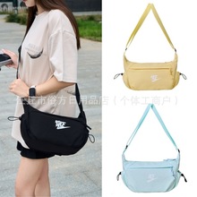时尚百搭户外旅行运动休闲单肩斜挎包耐尅潮牌初高中大学生通勤包