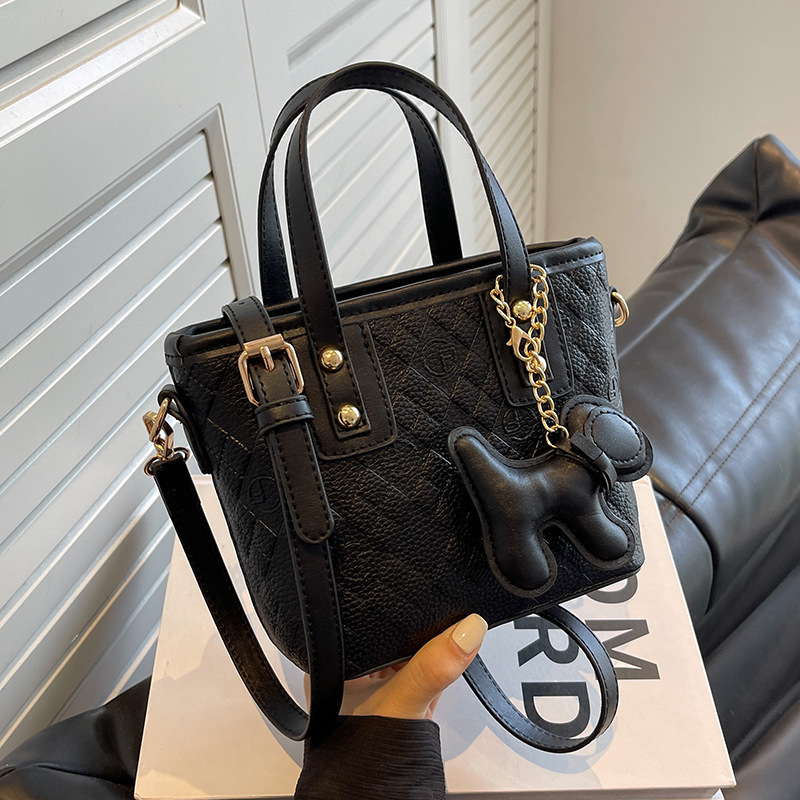 韓国スタイルの西洋スタイルのバッグ女性のための 2025 新しいトレンディなクロスボディ小さなバッグハイエンドライト高級菱形ポータブルバケットバッグトレンディ