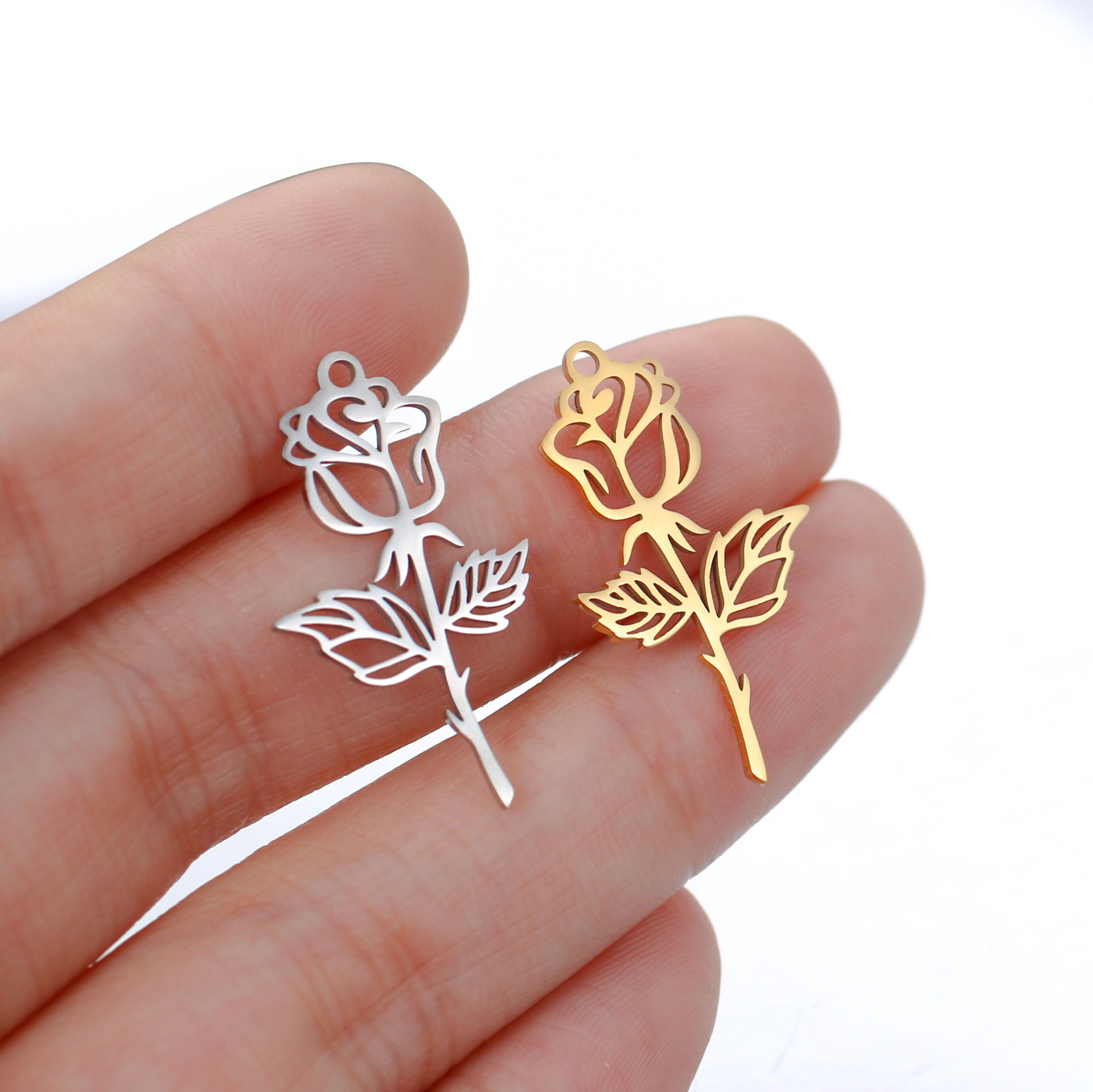 DOOYIO 5 stücke Edelstahl Laser Geschnitzte Floral Blume Colliers Anhänger Klassische Rose Halsketten Charme für Frauen DIY Schmuck Geschenke – Detail 7