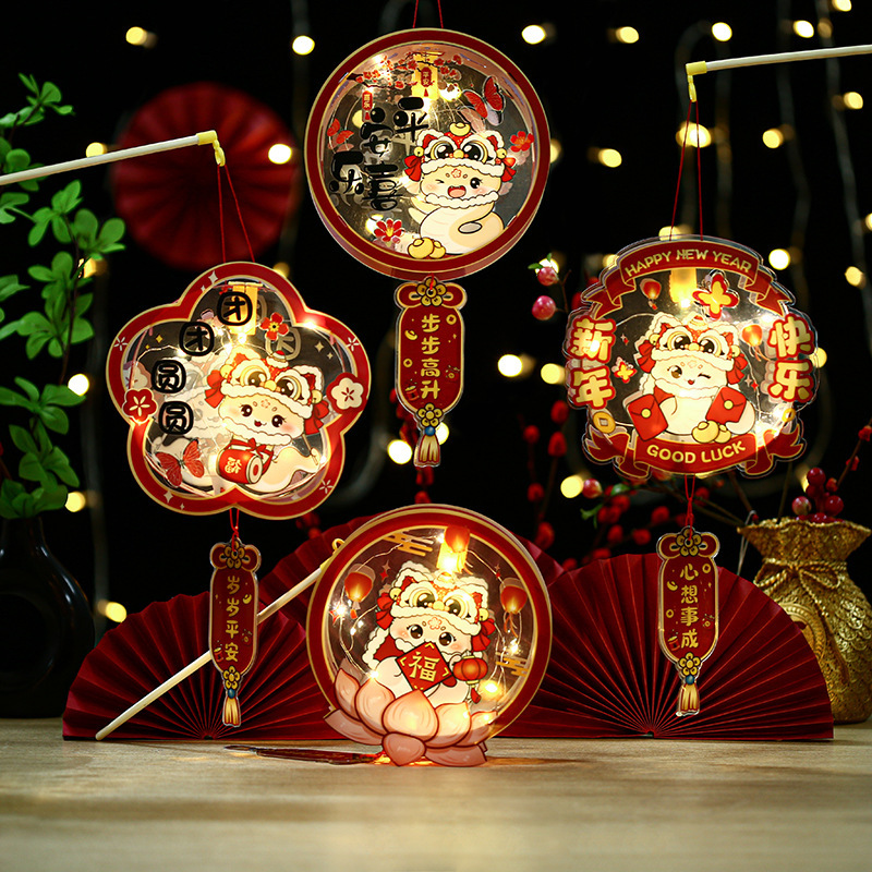 2025 Año de la serpiente Año nuevo Linterna de pvc transparente Festival de primavera Paquete de material de bricolaje hecho a mano para niños Linterna de puesto luminoso portátil