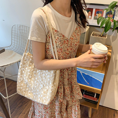 Ladies' Spring and Summer Fairy Lace Versatile Large Capacity Tote Hand-Picnic Grass Woven Shoulder Bag Shopping Bag