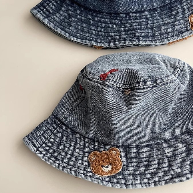 Coreano lindo arco bordado osos pegatinas vaqueros pescador sombrero para mujeres 2025 nueva cara pequeña marea de sombrero de cuenca