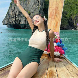 运动款修身显瘦双肩吊带小胸少女保守平角裤连体游泳衣女士泳装