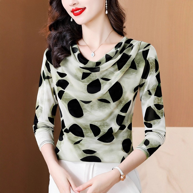 Elegant fashionable autumn long-sleeve