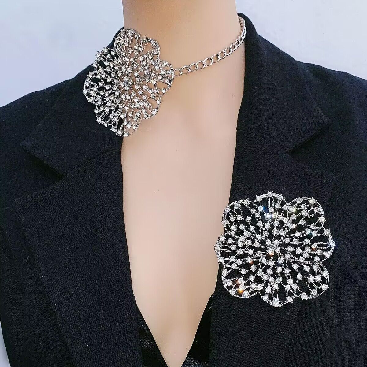 Girocollo con fiore in metallo e strass stile europeo elegante_voghion.com