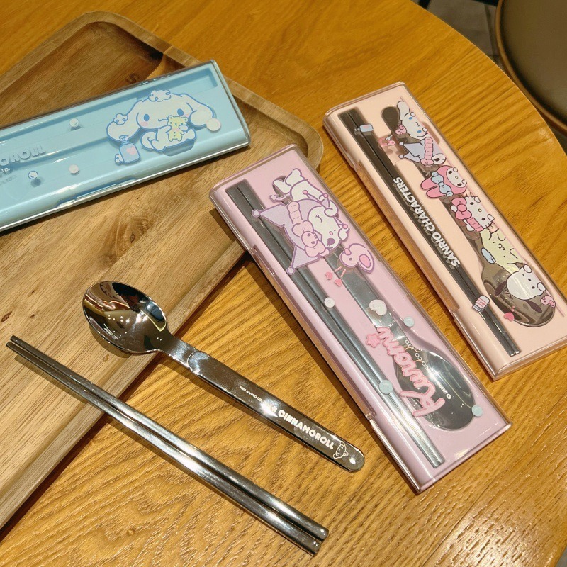 本物のサンリオスプーンと箸セット 304 ステンレス鋼ビッグイヤードッグポータブル食器子供用ポータブルスプーンと箸セット|undefined