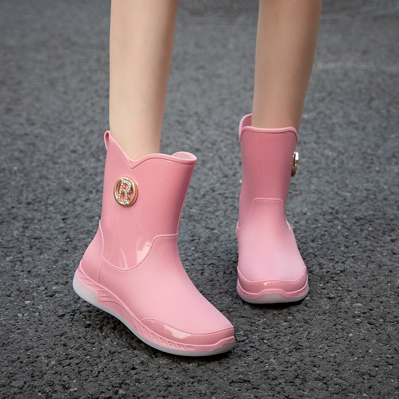 Fashionable boots, non-slip wear-resistant shoes