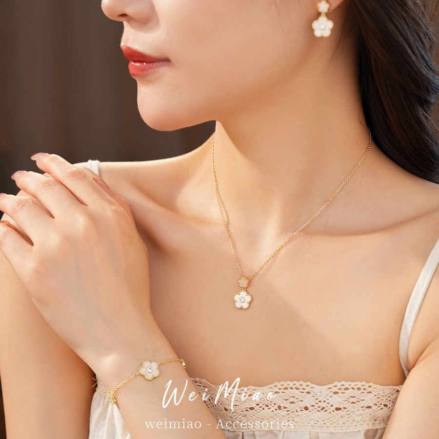 Collar de orejas de piedra de oro real, collar de orejas de flores de lujo ligero, collar de clavícula de nicho, conjunto de joyas simples y dulces.