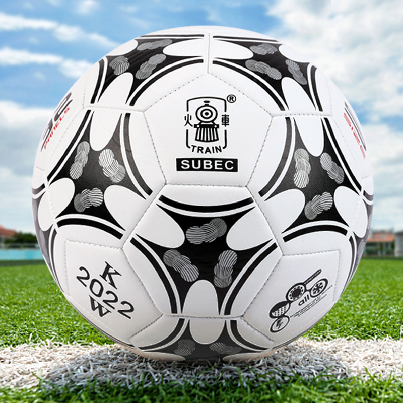 Футбол машинного шитья «Новый Локомотив №4» (черно-белый)