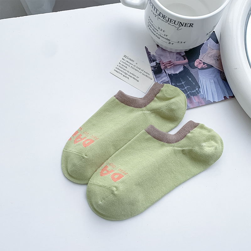 Calcetines de barco de algodón no caen tacones, calcetines cortos de color superficial, absorción de sudor, calcetines transpirables, calcetines de mujer anti-balling, Zhuhai al por mayor.