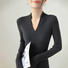 气质V领水波纹肌理感修身针织衫女秋长袖套头打底羊毛衫毛衣外穿