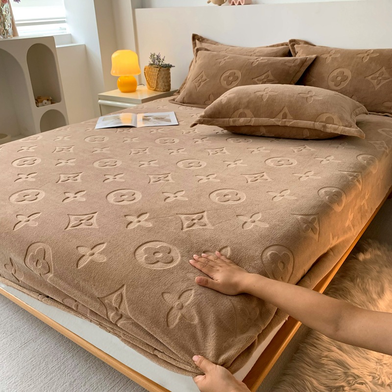 Premium Winter Solid-Color Thickened Milk Velvet Bed Skirt & Mattress Protector—Non-Slip Simmons Bed Cover—Wholesale for International Trade