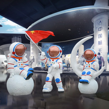 玻璃钢宇航员摆件太空人物雕塑航天科技展网红拍照户外商业街装饰