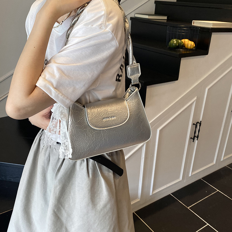 Bolso de axila de fuego súper transfronterizo 2025 nuevo bolso de mujer salvaje bolso cuadrado pequeño de moda bolso de hombro coreano bolso de mensajero de cercanías