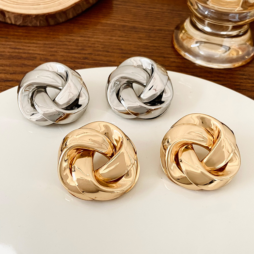 Moda europea y americana exagerada creativa todo partido torcido personalidad aleación Stud pendientes de las mujeres geométricas retro Hong Kong estilo pendientes
