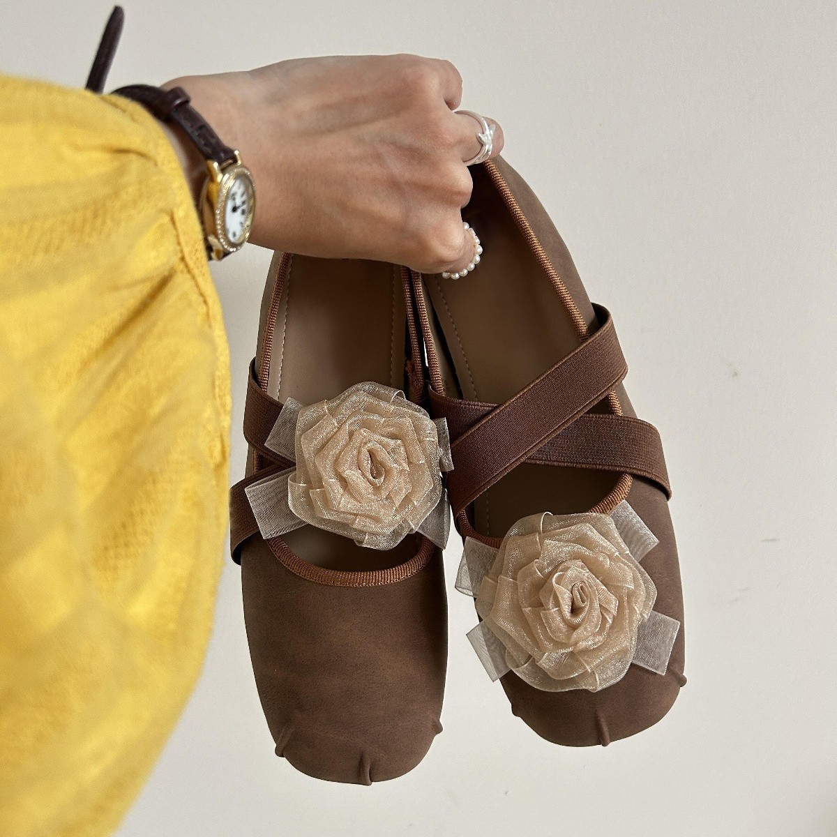 Versión de aumento interno ~ Zapatos de ballet de suela gruesa de cuero mujer flor de tacón grueso Mary Jane zapatos individuales tacón de cuña zapatos de tacón alto