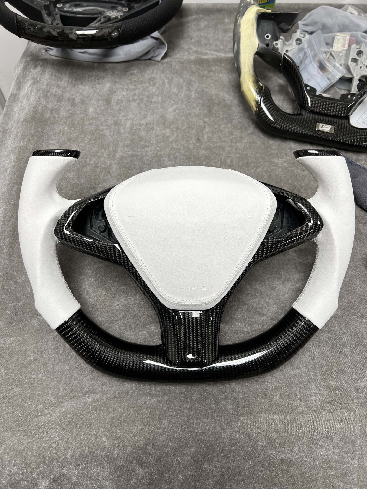 Carbon fiber steering wheel modification for car interiors, suitable for Tesla Model Y, offering upgraded and customized steering wheel options