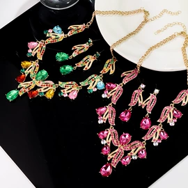 耳环;耳钉;项链