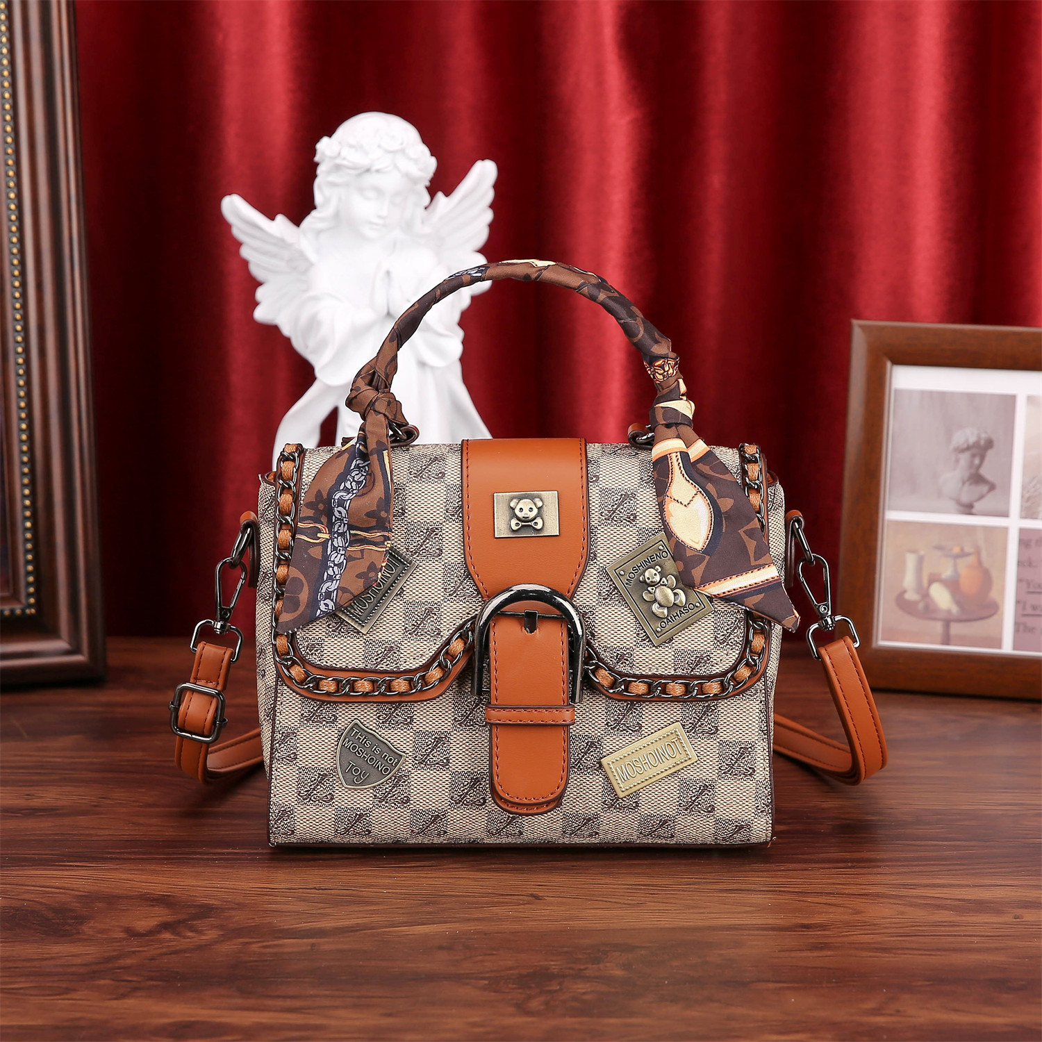 2023 Autunno / inverno Nuova sensazione di lusso Borsa Versatile Casual Grande capacità Borsa a tracolla diagonale con una spalla Borsa piccola quadrata con struttura rossa Internet_voghion.com