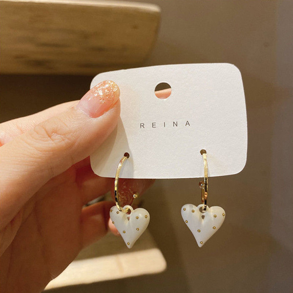 Retro white elegant earrings