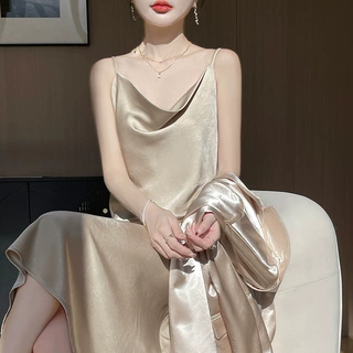 醋酸丝滑缎面吊带连衣裙女2025春夏新款气质荡领宽松过膝亮片长裙